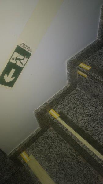 Faixa antiderrapante fotoluminescente — imagem 4